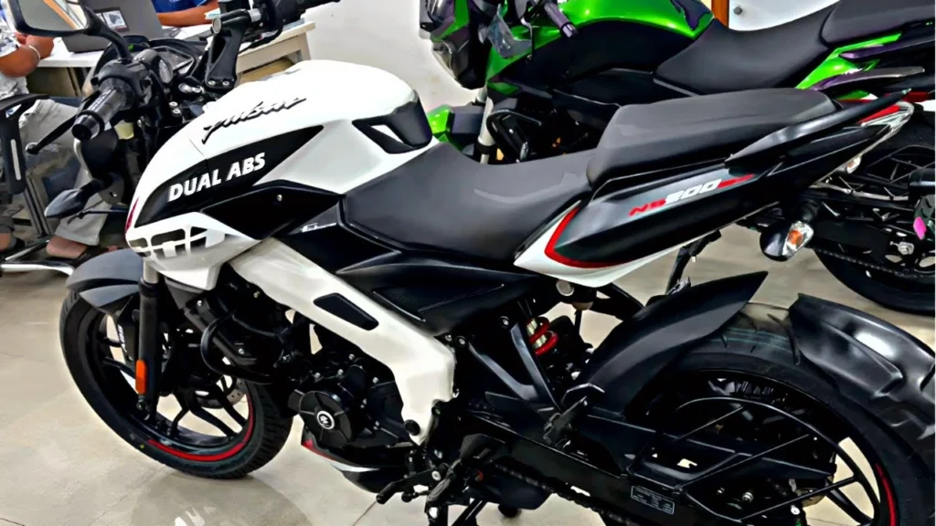 Bajaj Pulsar NS200 Bike Price in India